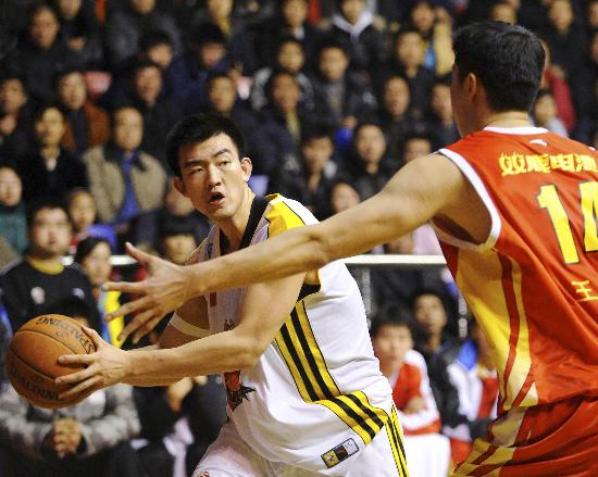 BBSPORTS-篮球夜战：荆楚天虎队鏖战江汉霹雳队，速度优势明显边后卫成为亮点的简单介绍