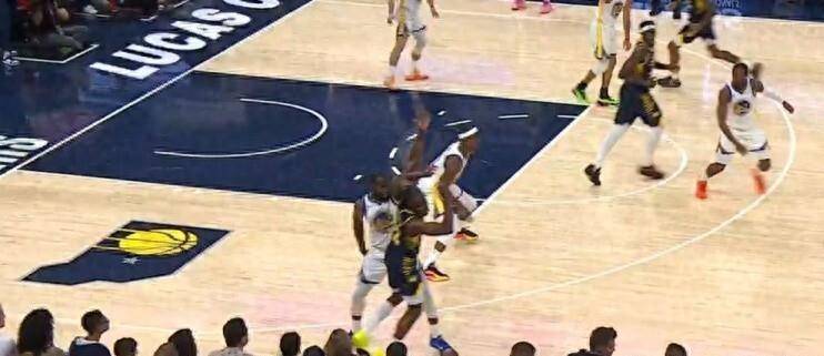 风云突变！里尔转会期单刀错失，NBA季后赛版图或变，压力陡增，更衣室氛围转暖的简单介绍