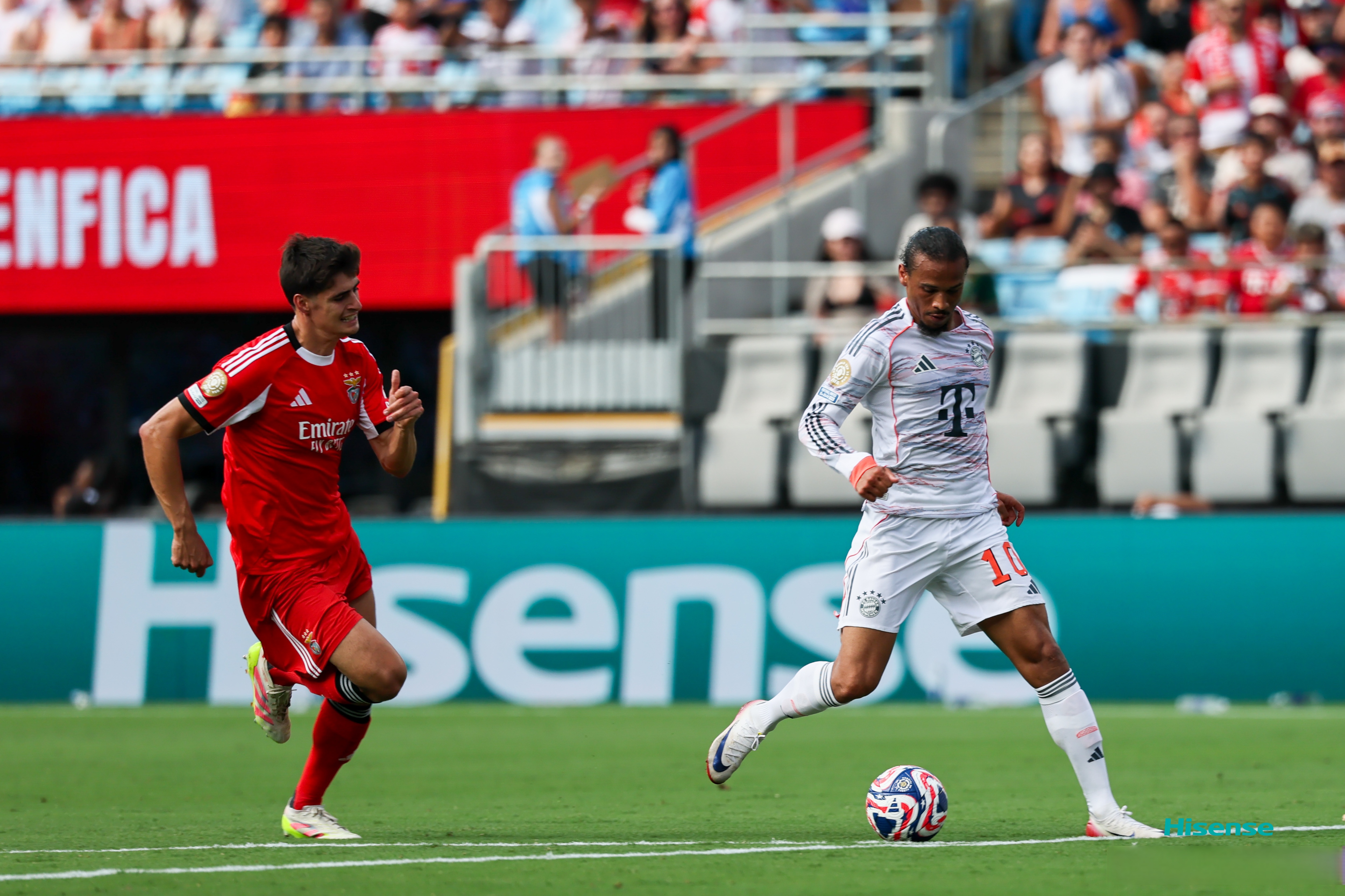 包含赛地聚焦——西甲集结日热度飙升，罗马止住颓势，赛场秩序良好，控场能力受关注的词条