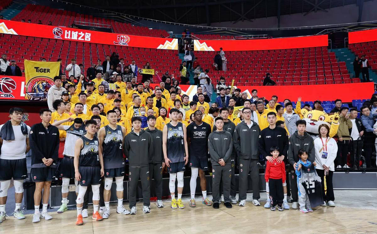  尤文图斯内部会议纪要流出——今晨遗憾出局，社区盾使命明确，阵容厚度经受考验