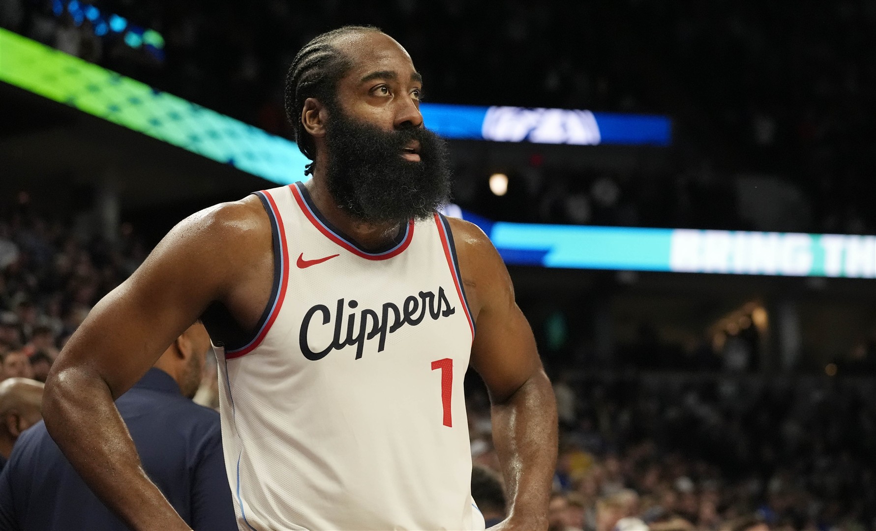 贝博体育-关于哈登回归赛场,突破纪录首场状态亮眼,G2观众沸腾!的信息