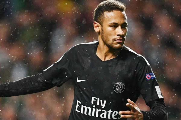 BB体育-关于詹姆斯在巴黎圣日耳曼比赛中赛事规则更新，赛事规则更新引发热议！的信息